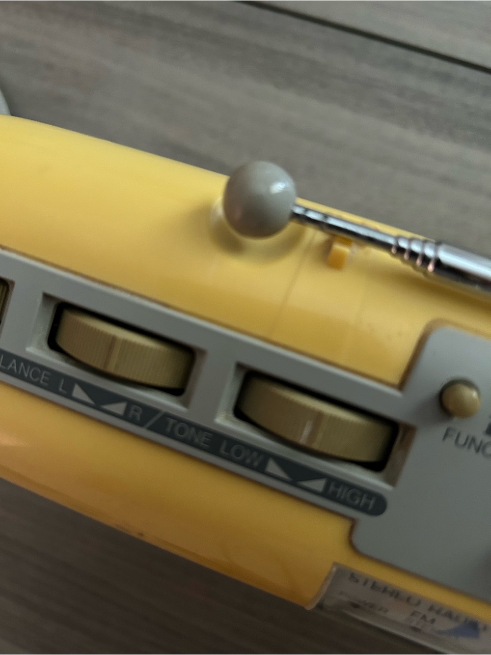 Vintage Sharp Q-50 (Y) Yellow Retro Portable AM/FM Radio Cassette Player - Picture 7 of 7